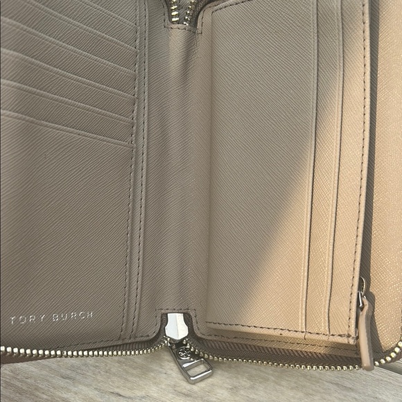 Tory Burch Emerson Mini Wallet/Wristlett - Picture 5 of 6